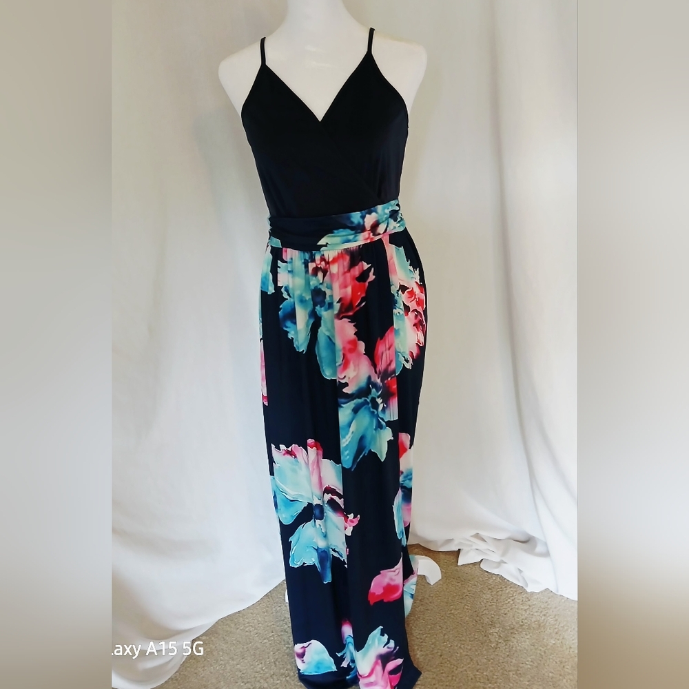 Beautiful NWT Newshows Navy/Floral Dress Sz M